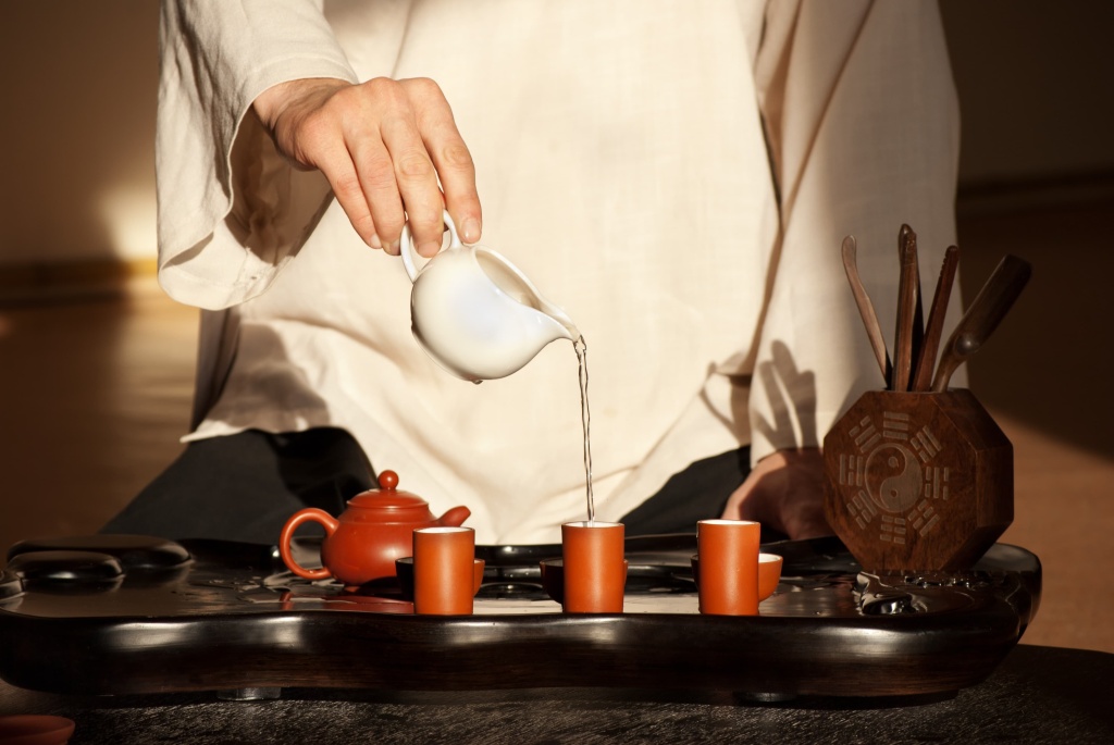 chinese-tea-ceremony-is-perfomed-by-tea-master-kimono (1).jpg chinese-tea-ceremony-is-perfomed-by-tea-master-kimono (1).jpg