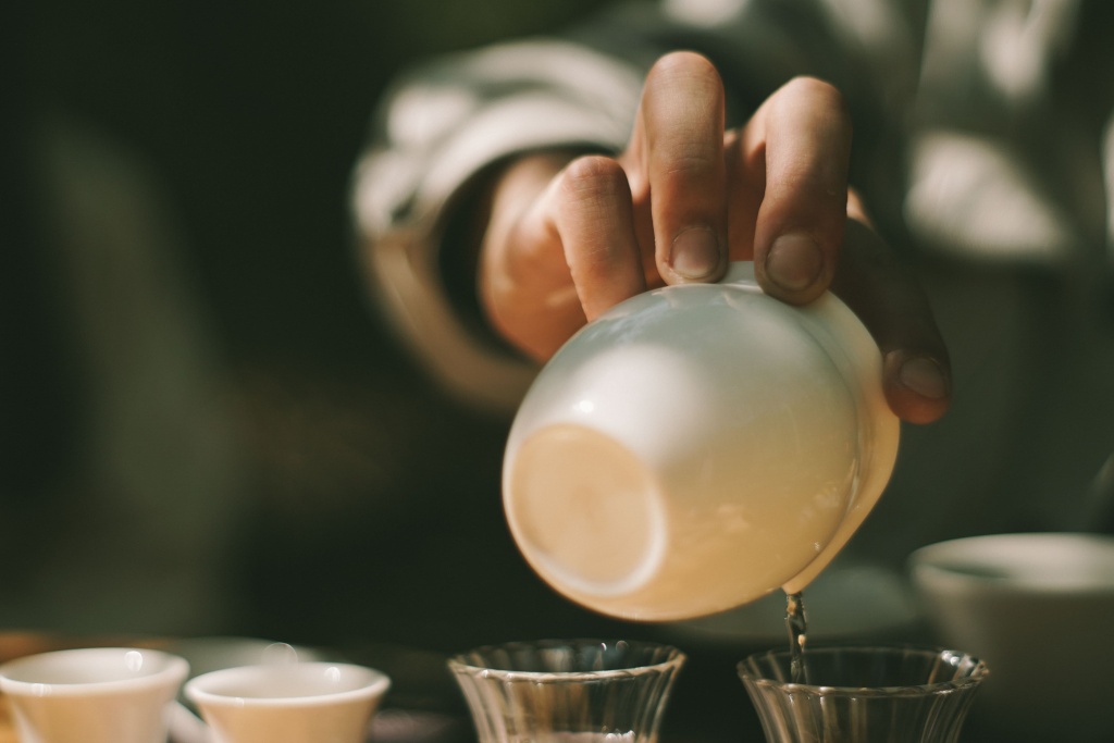 pour-tea (1).jpg pour-tea (1).jpg