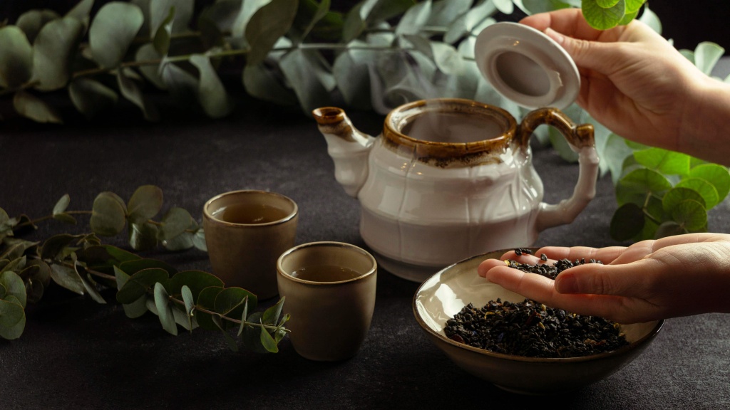 close-up-hand-holding-tea-ingredients (1).jpg close-up-hand-holding-tea-ingredients (1).jpg